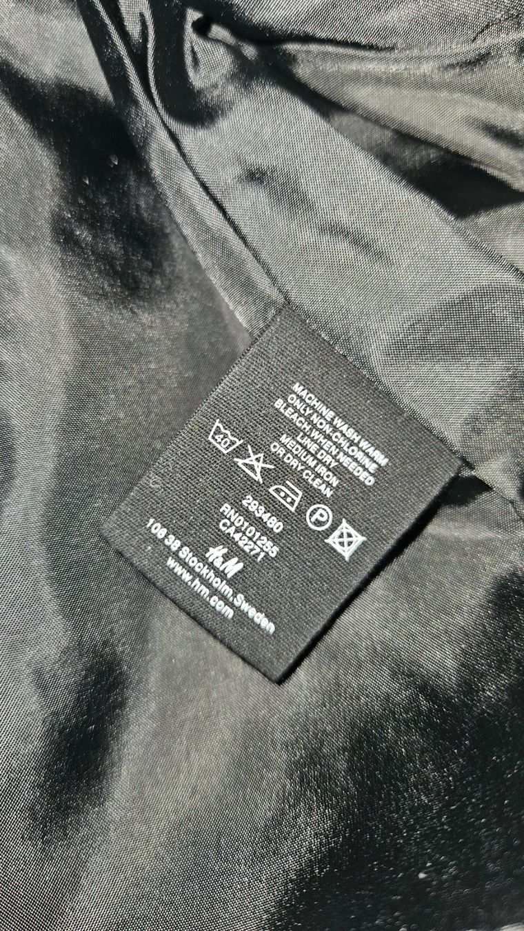H&M Giacche: Blazer in velluto nero H&M tg.38 – Usato da Melano venduto da H-Sara 3
