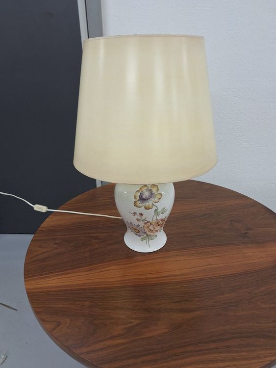 Fabelhafte Tischlampe Mit Keramikfuss Fotos