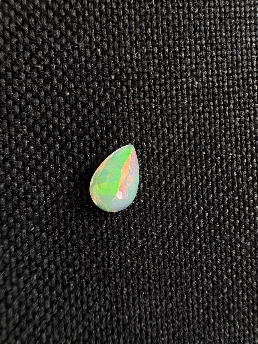 Pierres précieuses: Äthiopischer Opal 0.65ct – Neuf avec emballage d'origine à Wängi par Horus90 1