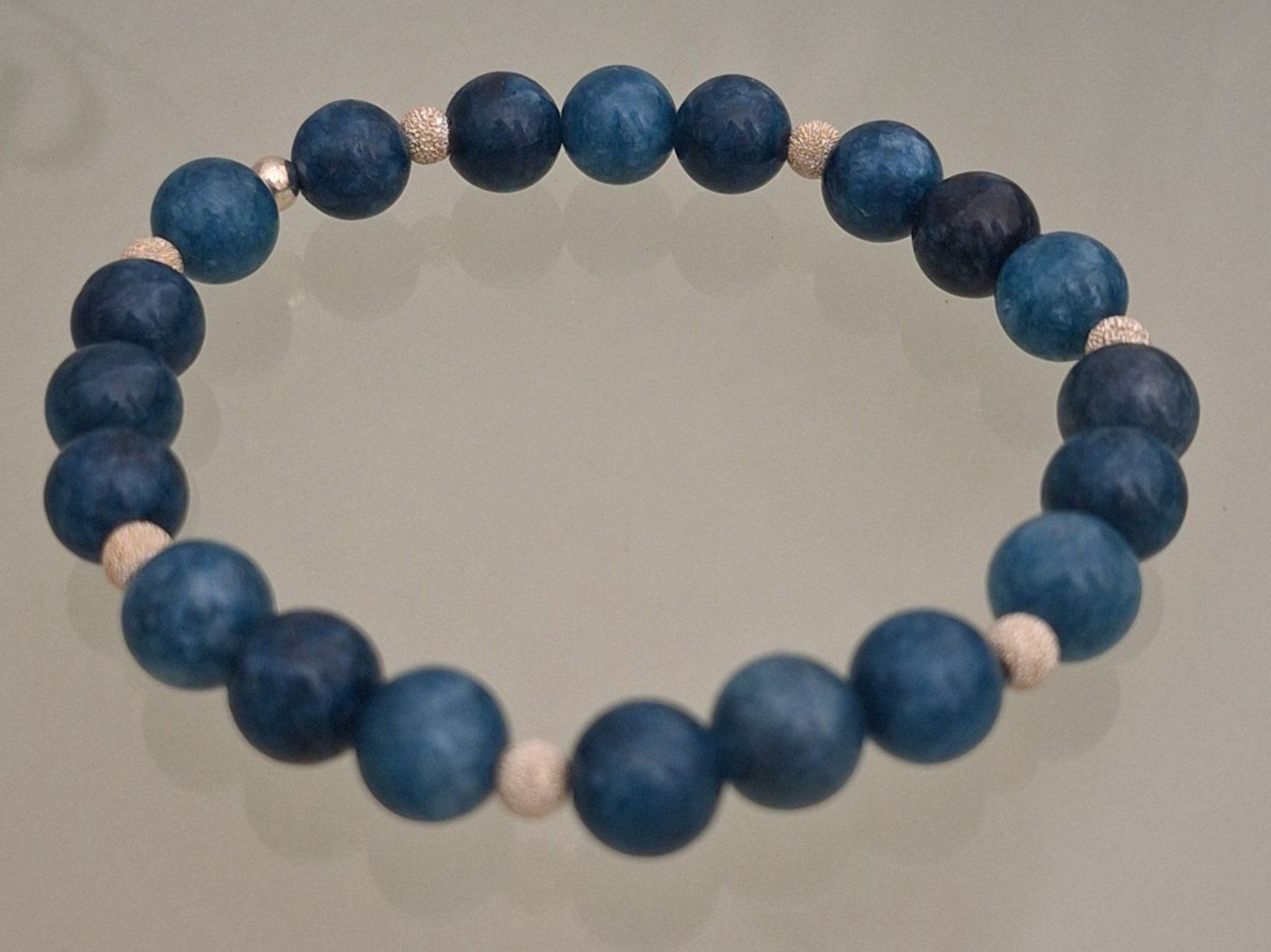 Bracelets: Armband mit Silberkügelchen – D'occasion à Kerzers par ExpressoTerreno