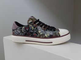 Orig. VALENTINO bestickte Low Top Sneakers Gr. 35, NP 995.--