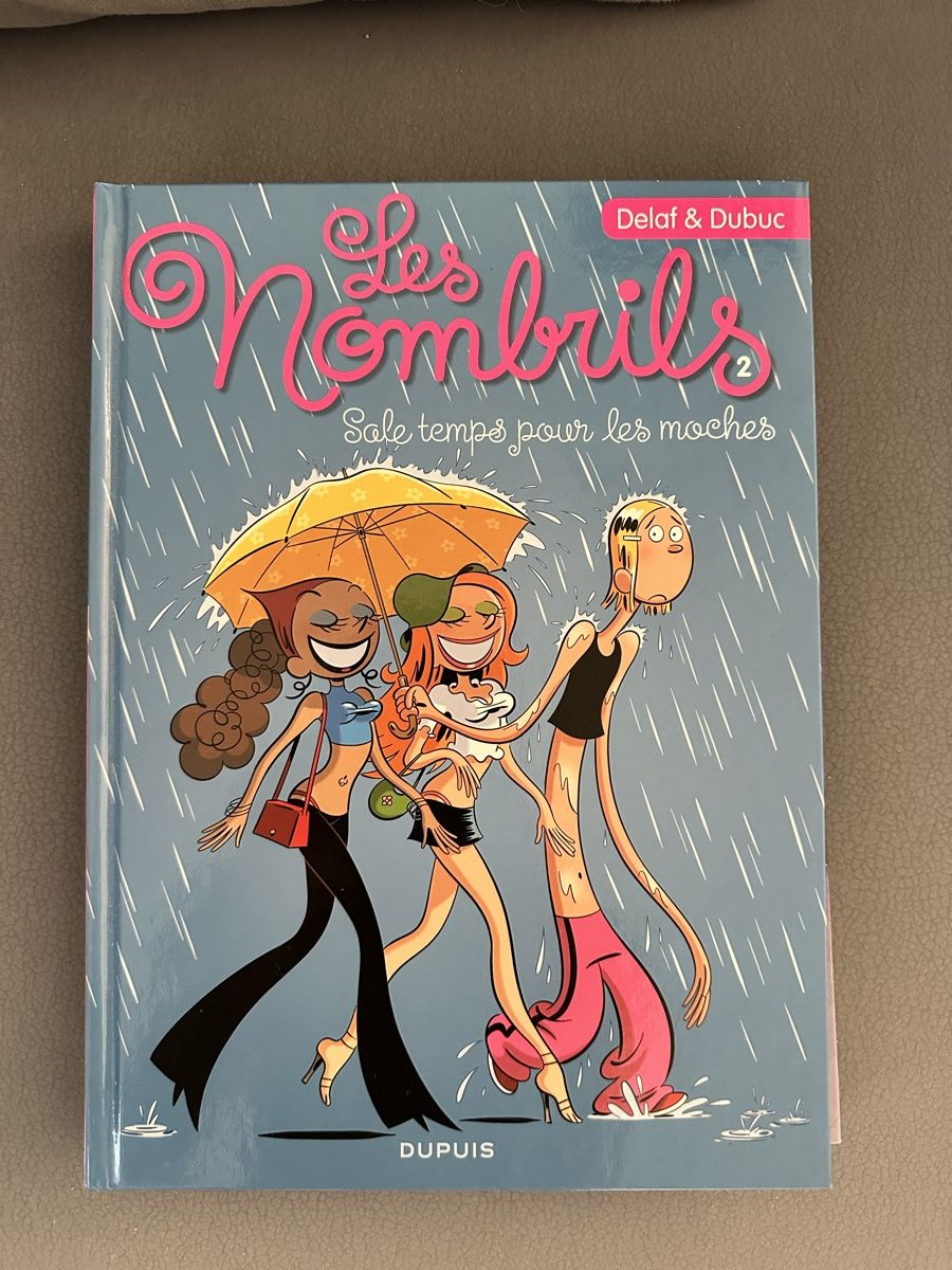 BD: lots de BD : les nombrils et les sisters  – D'occasion à Pampigny par she_8nb6 1