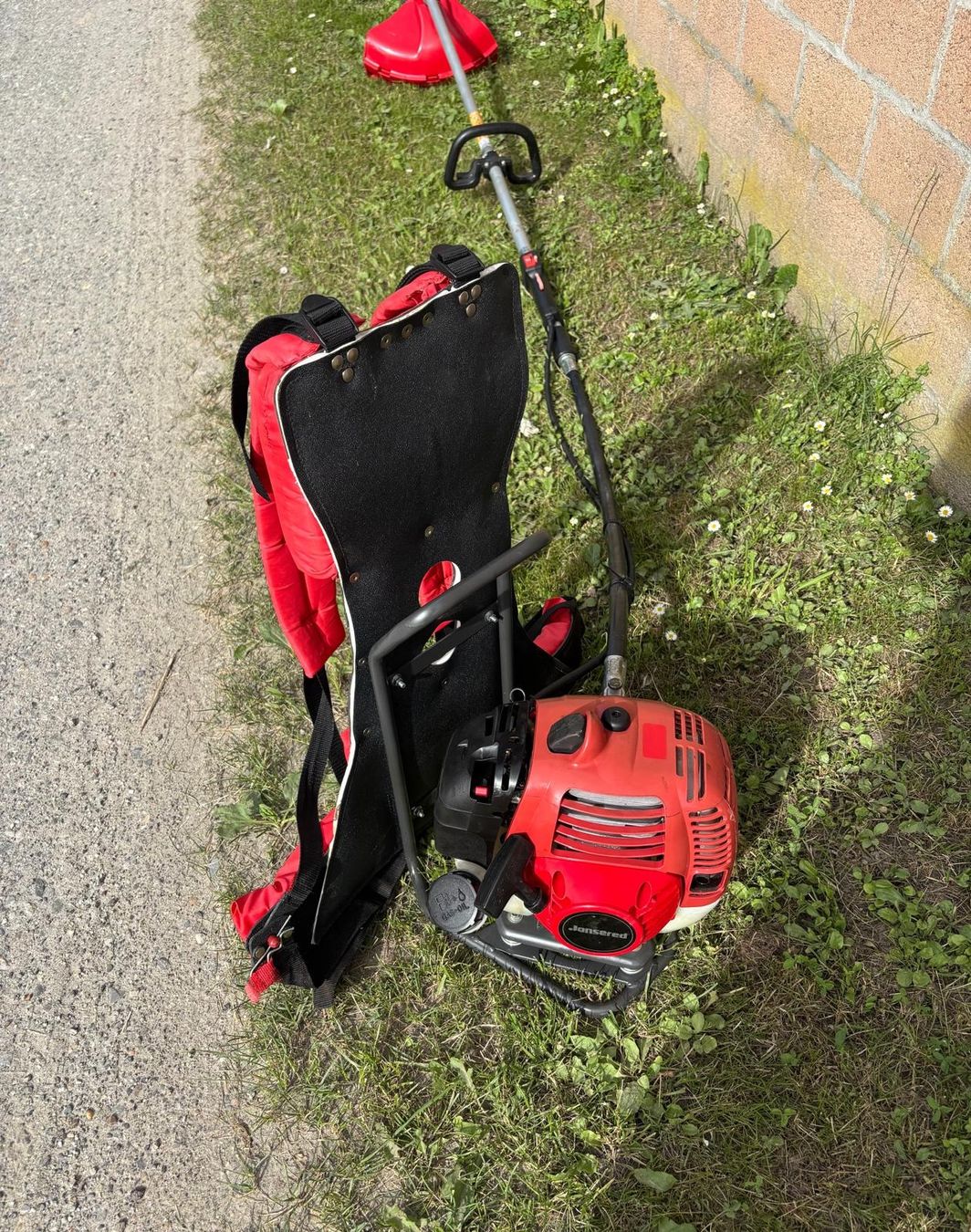 Jonsered Tagliaerba: Rasentrimmer Jonsered BP 2053 – Usato da Grono venduto da laz_nx8q
