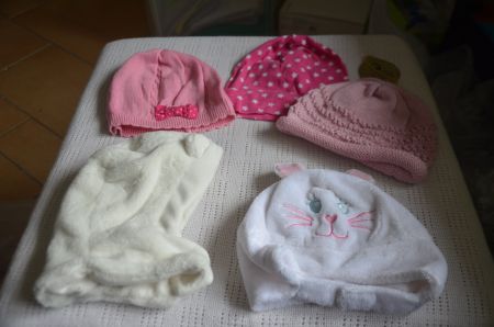 TAILLE 68 - 5 BABY MUTZE (C)