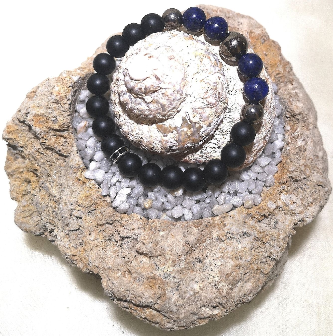 Bracciali & Braccialetti: schwarz-blaue Steinarmk. - Spendenaktion – Nuovo (secondo la descrizione) da Unterkulm venduto da Nachtigall 6