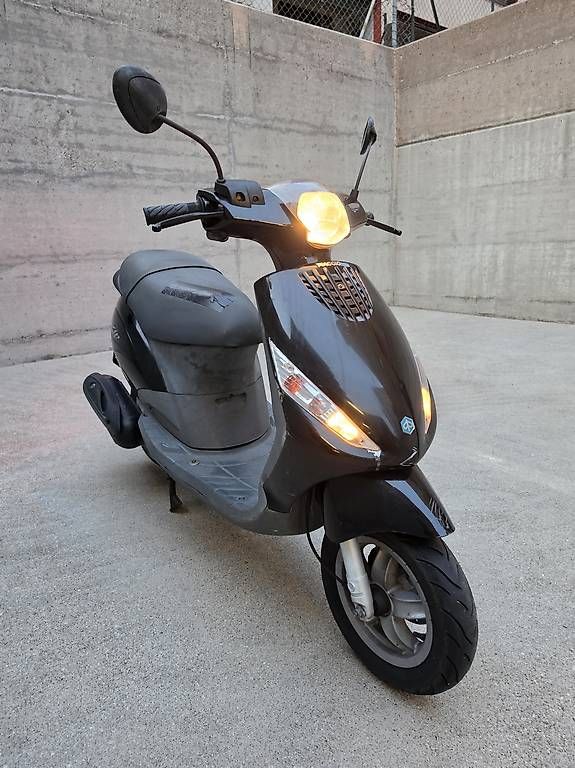 Scooters: Piaggio Zip 50 4T targa gialla  – D'occasion à Viganello par HaniHela 1