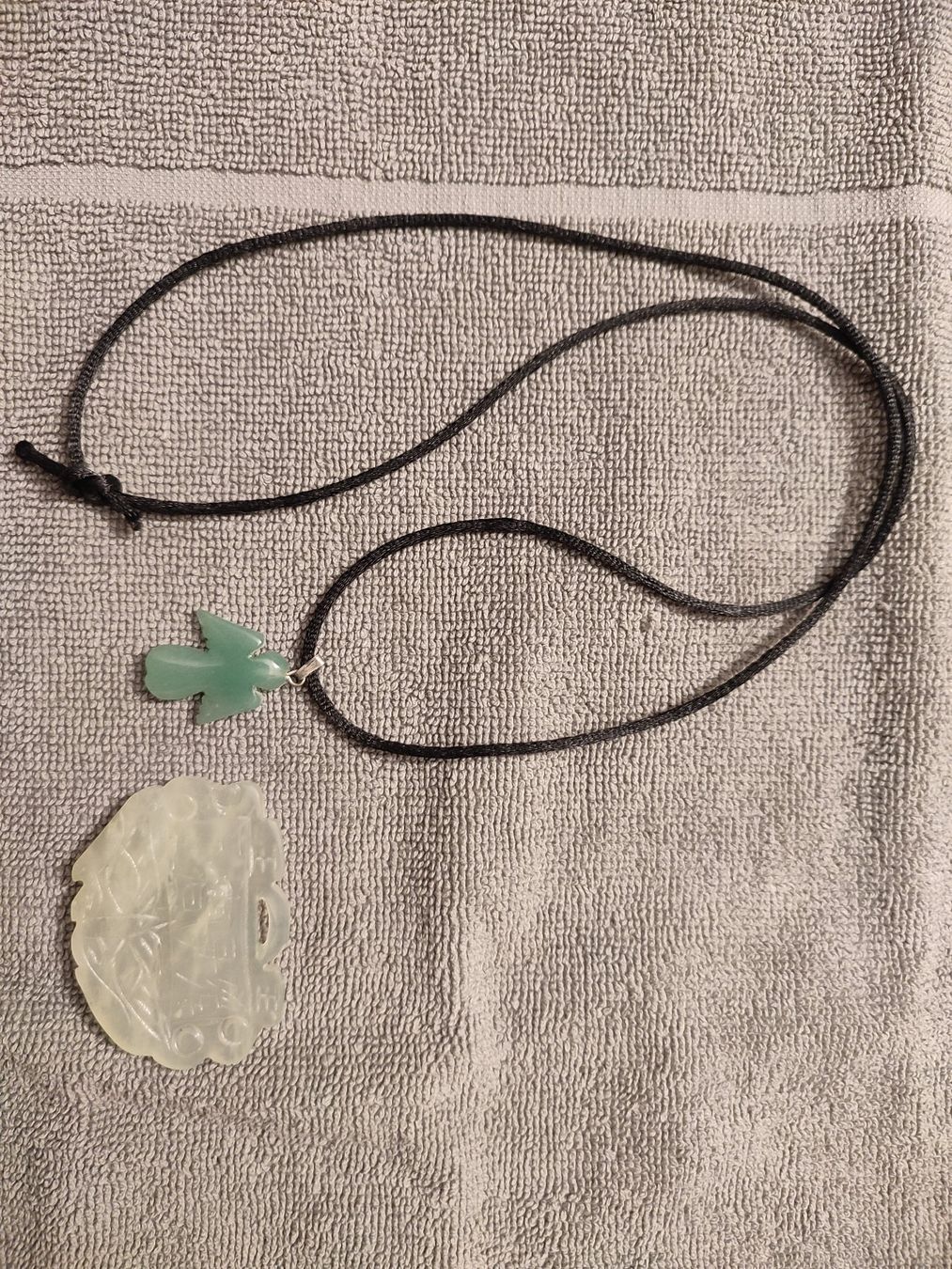 Pendentifs: 2 Jadeanhänger – D'occasion à Winterthur par Priscatg