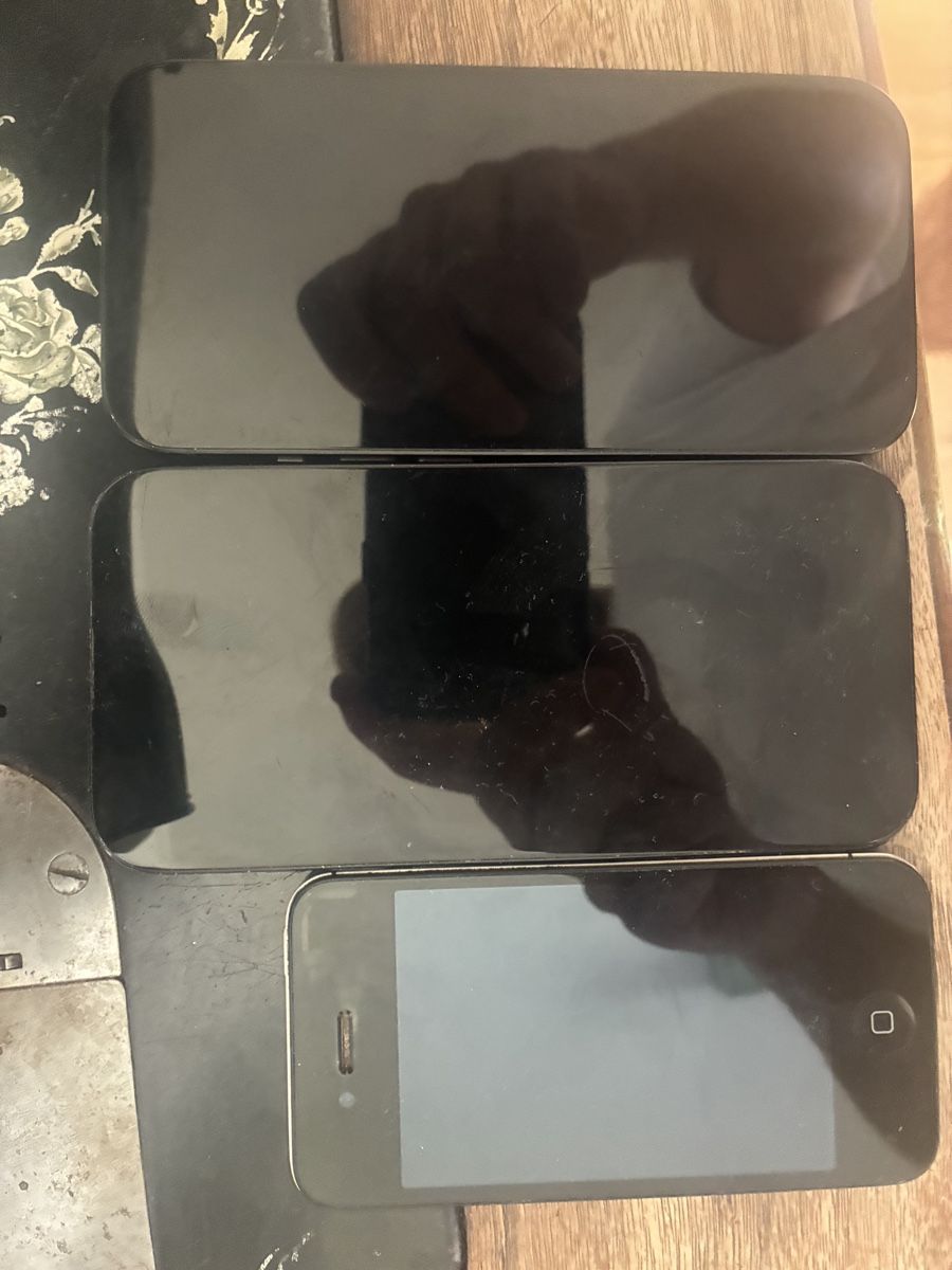 Apple Telefoni cellulari / Smartphones: 3 defekte iPhones 2x iPhone 15 1x iPhone 4 – Difettoso da Nidau venduto da max_vm6r