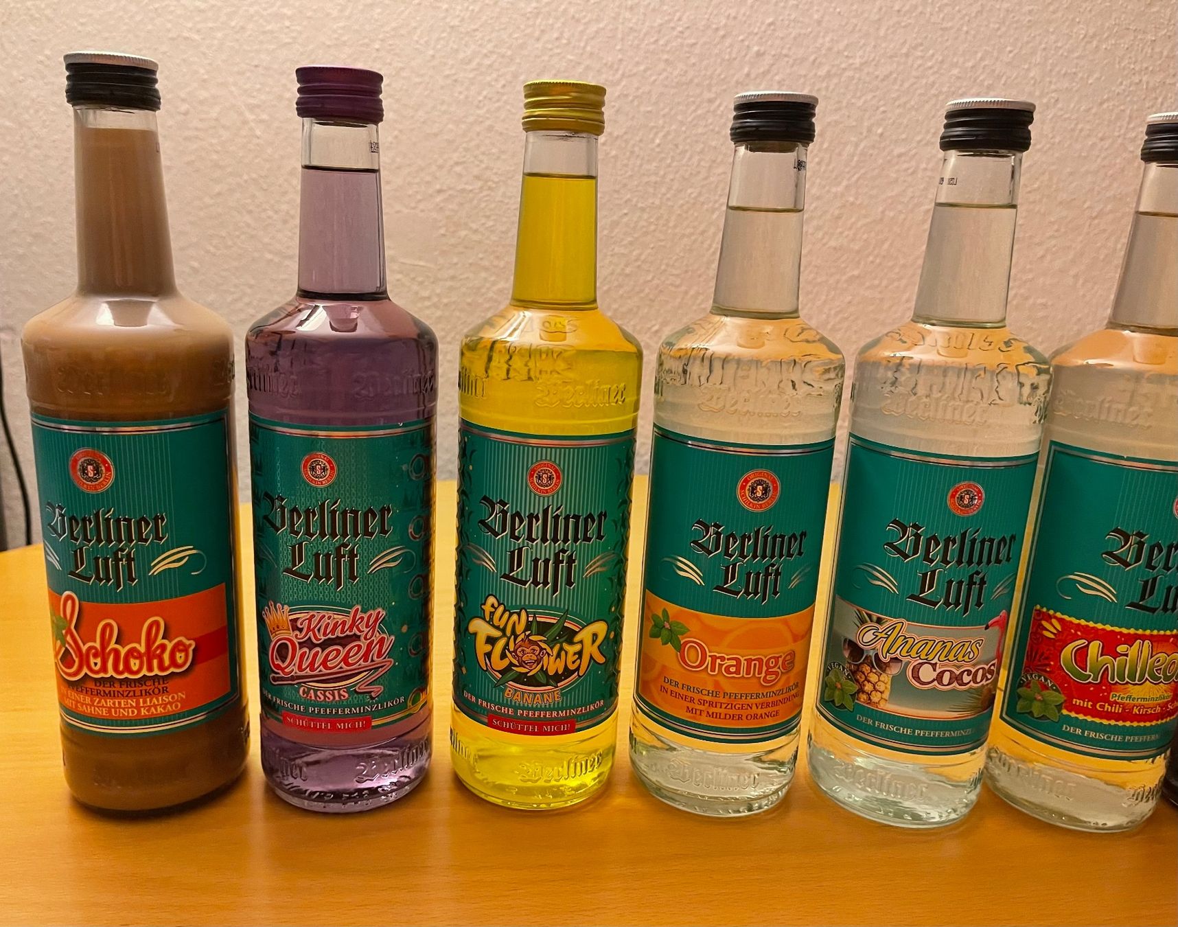 Spiritueux: 8 Flaschen Berliner Luft mit verschiedenem Geschmack – Neuf avec emballage d'origine à Basel par Seifehuesli 3