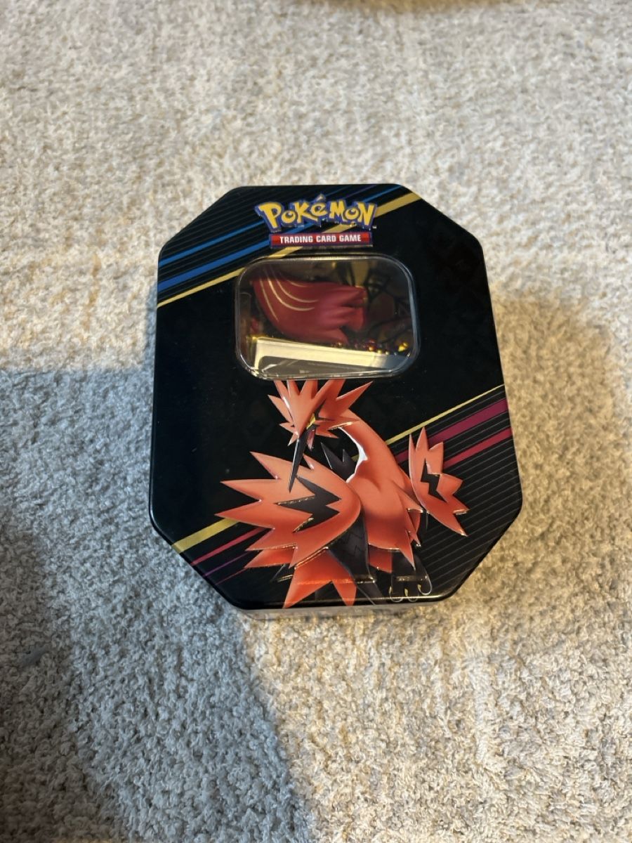 Pokémon Cartes à collectionner: Grosse Pokemon Tin! – Neuf (Voir description) à Binningen par Tim_777