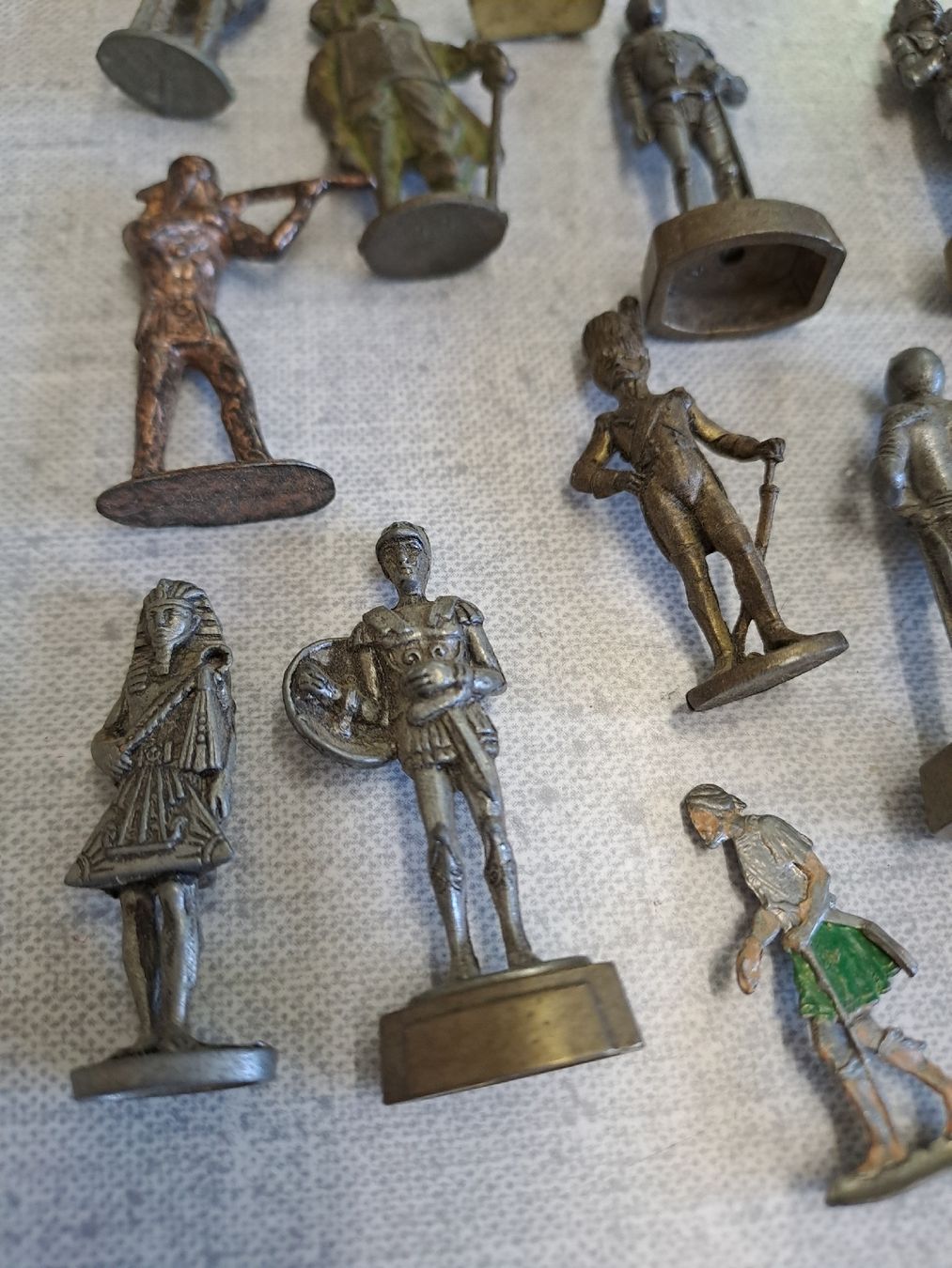 Figurines: 18 Figuren Metall – D'occasion à Uznach par Walaylatiere 2