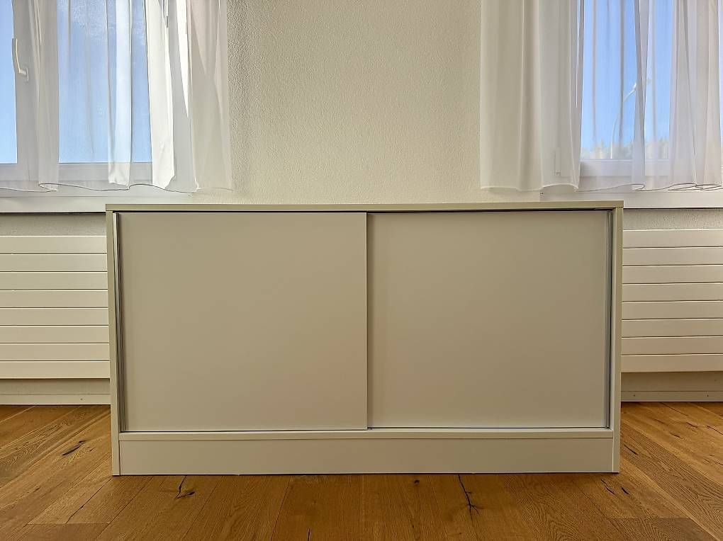 Scaffali: Sideboard weiss mit Schiebetüren – Usato da Veltheim AG venduto da EVENT-LLS