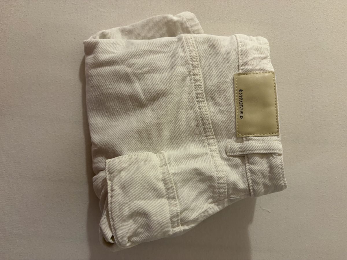 Stradivarius Gonne: Stradivarius Cargo Rock weiss Grösse 36  – Usato da Ebnat-Kappel venduto da Mzottli 1