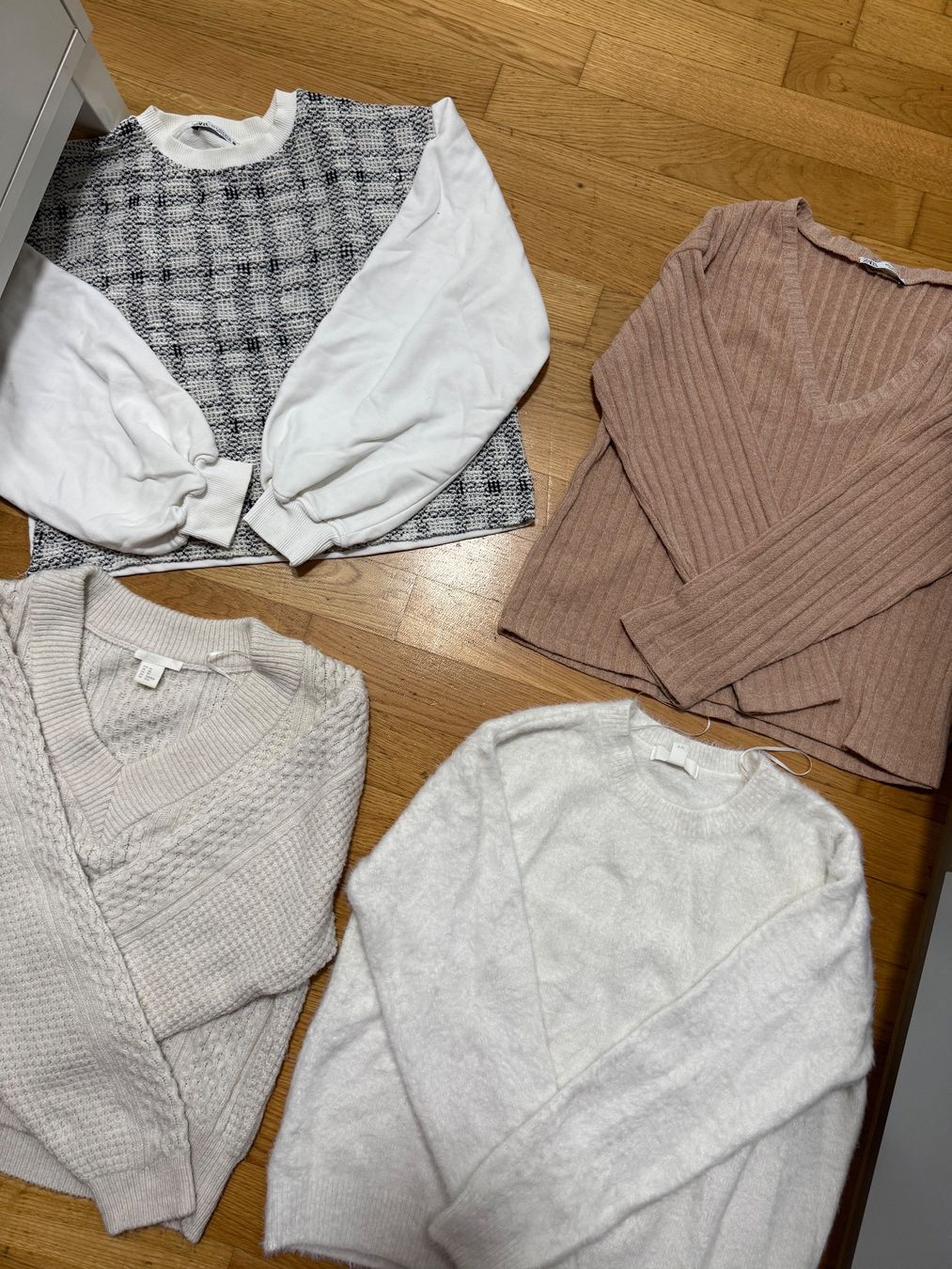 Lotti di vestiti: Grösse Kleiderpaket mit zwei Jacke Gr. S – Usato da Wetzikon ZH venduto da Em_Sa 3