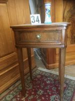 Lampentisch um 1900, in Nussbaum furniert