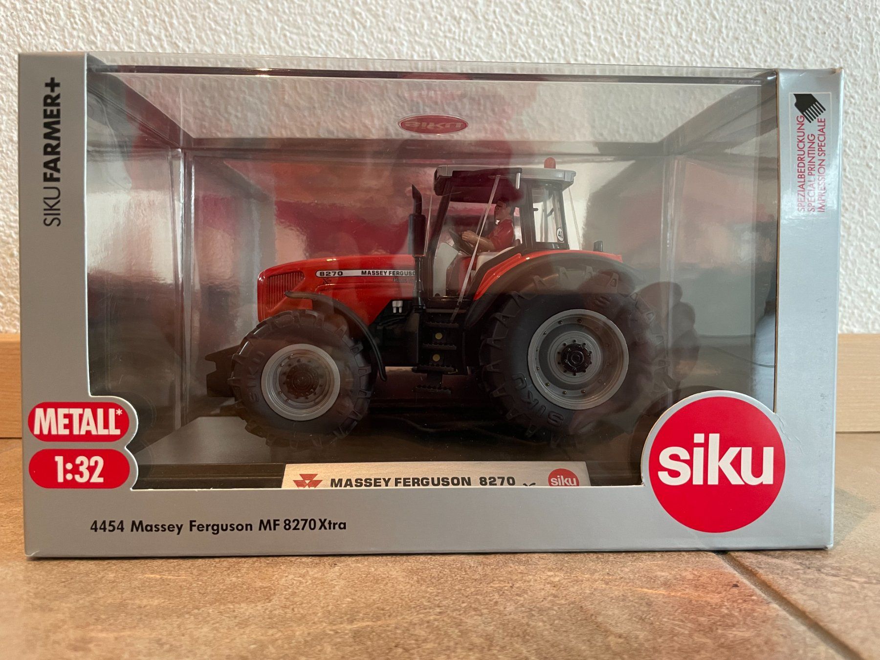 Massey Ferguson Trattori: SIKU Massey Ferguson 8270 Xtra – Nuovo e nell'imballaggio originale da Kreuzlingen venduto da Stefan1150 4