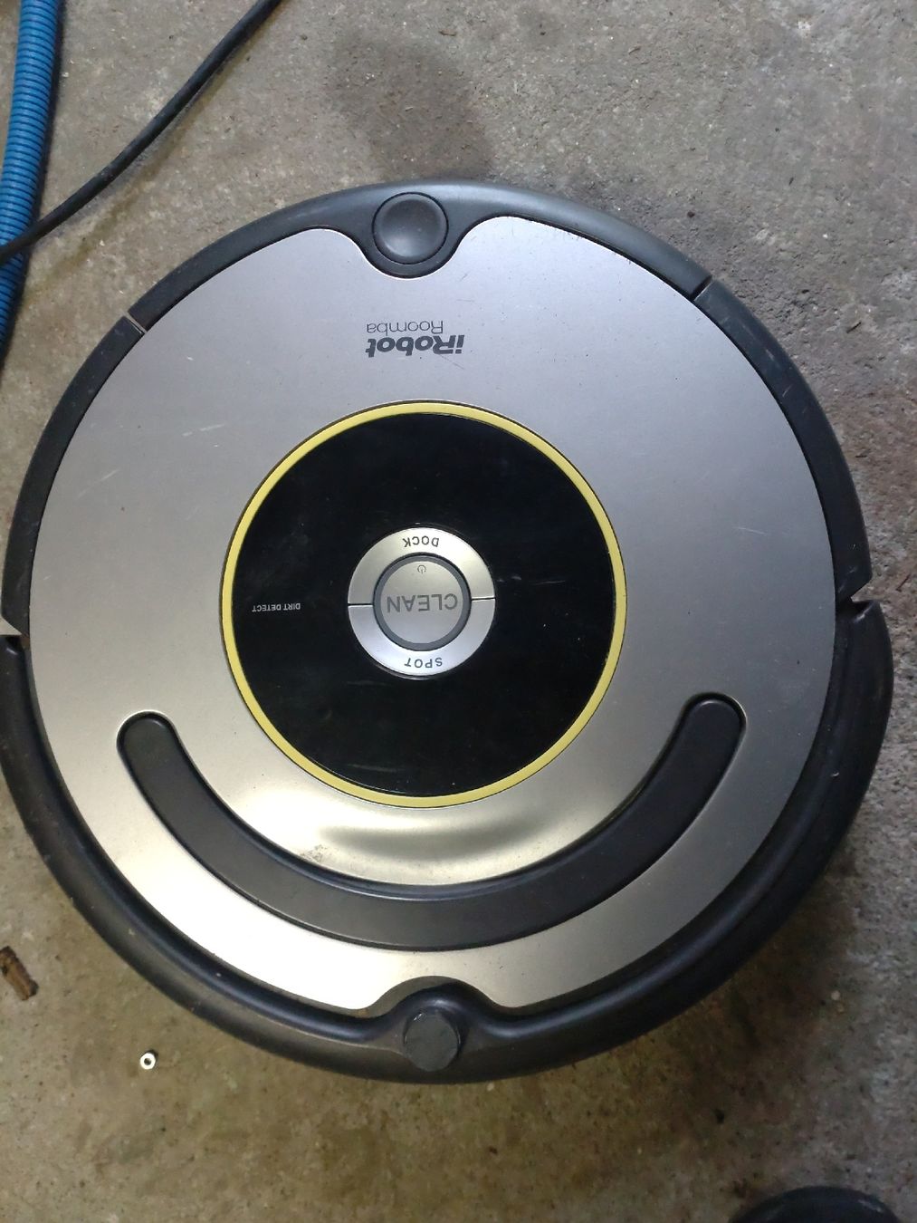 Irobot Aspirapolveri & Accessori: Aspirateur robot iRobot Roomba 630 – Usato da Vétroz venduto da Guadonjin