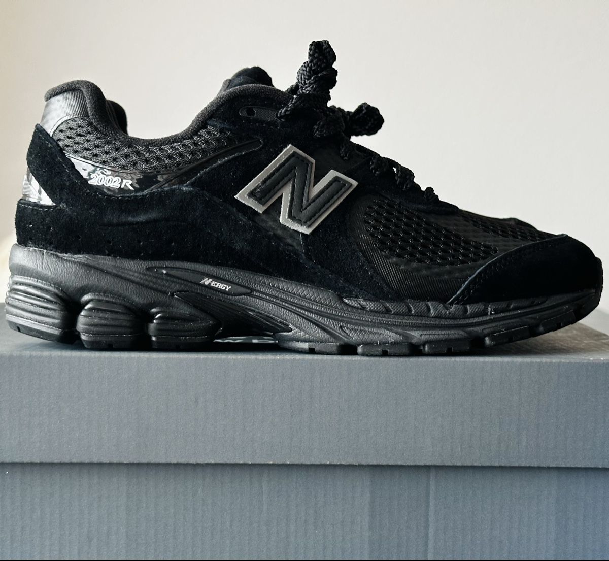 Scarpe da uomo: New Balance 2002R Black – Nuovo e nell'imballaggio originale da Biel/Bienne venduto da Akwawini 1