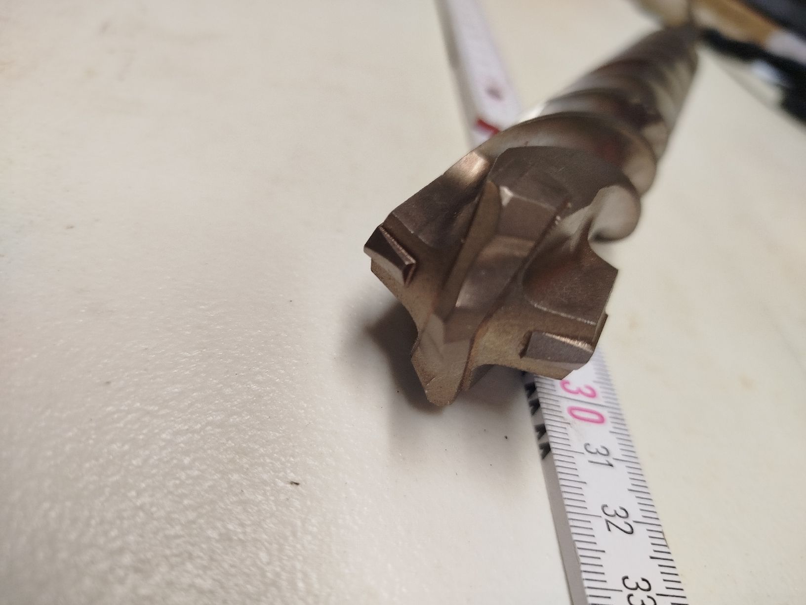 Tutti gli attrezzi: SDS-Max Hammerbohrer 32 mm – Nuovo (secondo la descrizione) da Züberwangen venduto da Bbaron 2