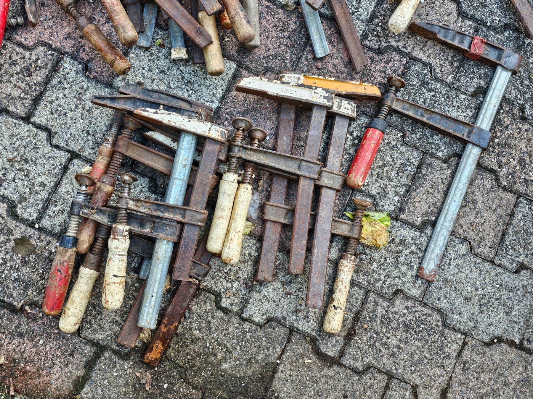 Alle Werkzeuge: 32 grosse Schraubzwingen – Gebraucht aus Meisterschwanden von Hummer21 1