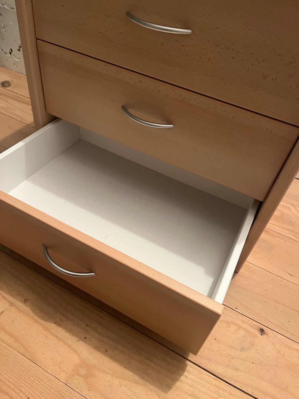 Pfister Cassettiere: Pfister Kommode/Nachttisch – Usato da Gurmels venduto da sar_znc6 4