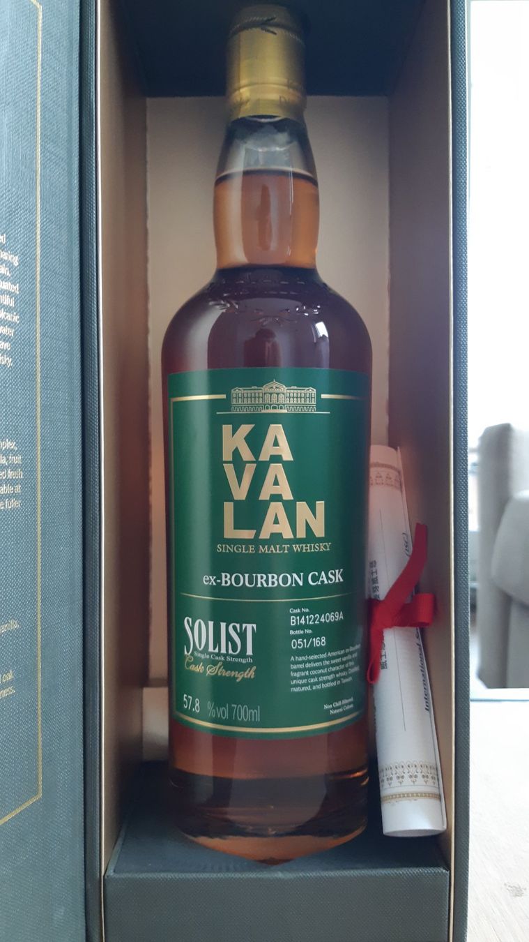 Kavalan Bevande alcoliche: Kavalan Solist ex-Bourbon Cask 57.8% Single Malt Whisky 2014 – Nuovo e nell'imballaggio originale da Losone venduto da pav_8gpy 1