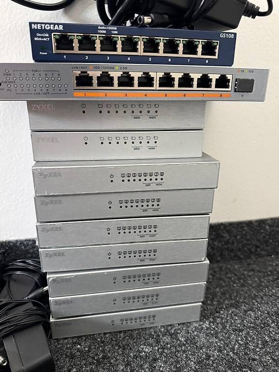 Hub & Switch: Netzwerkswitch unmanaged – Usato da Remigen venduto da nicolasschneider_