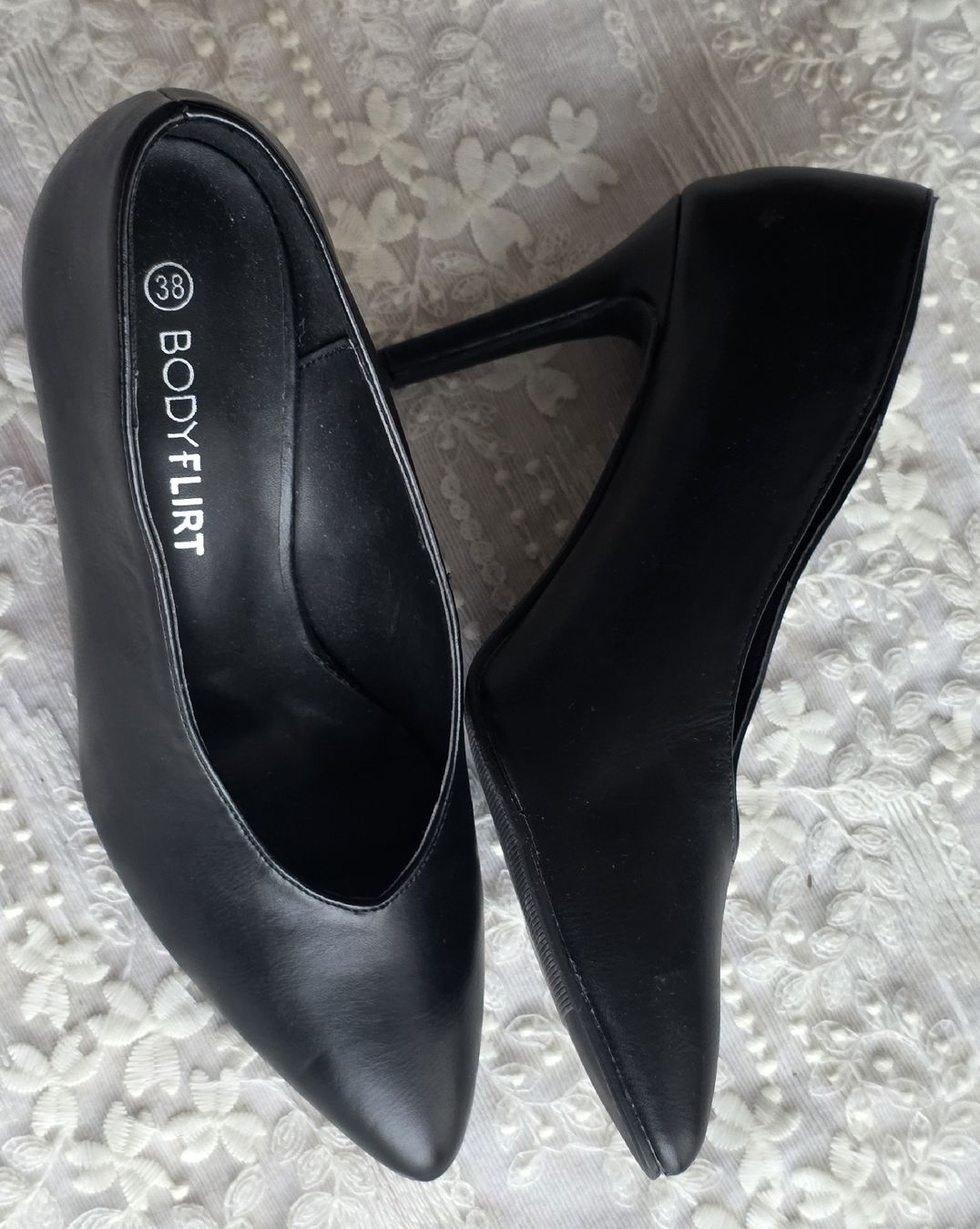 Scarpe da donna: Schwarze Pumps, Grösse 38, Neu! – Nuovo (secondo la descrizione) da Rheinsulz venduto da Gilea