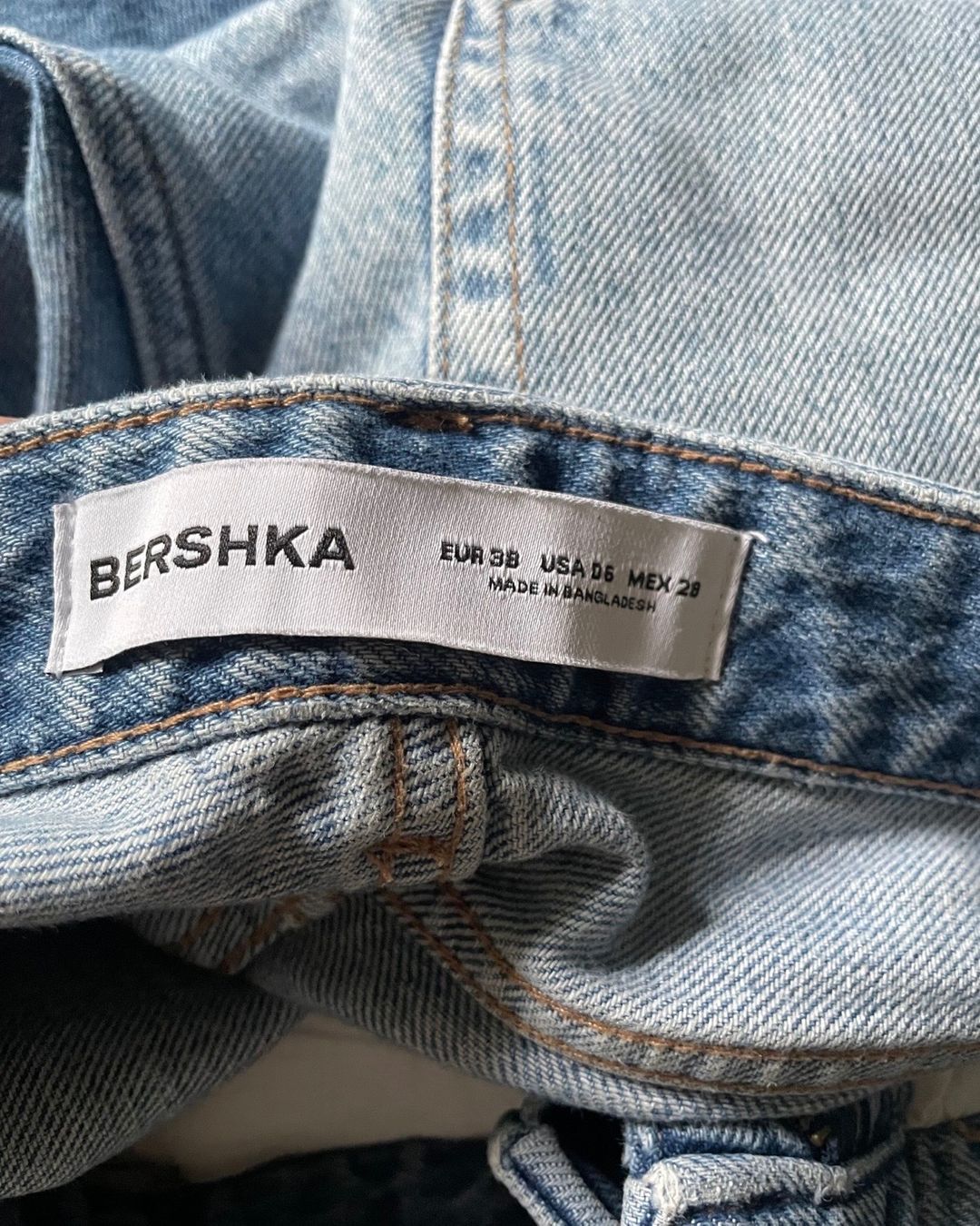 Bershka Jeans: Bershka Denim Jeans – Usato da Zürich venduto da Zuri_Stitches 4