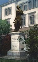 Alte Ansichtskarte Le Locle mit Statue Daniel Jeanrichard