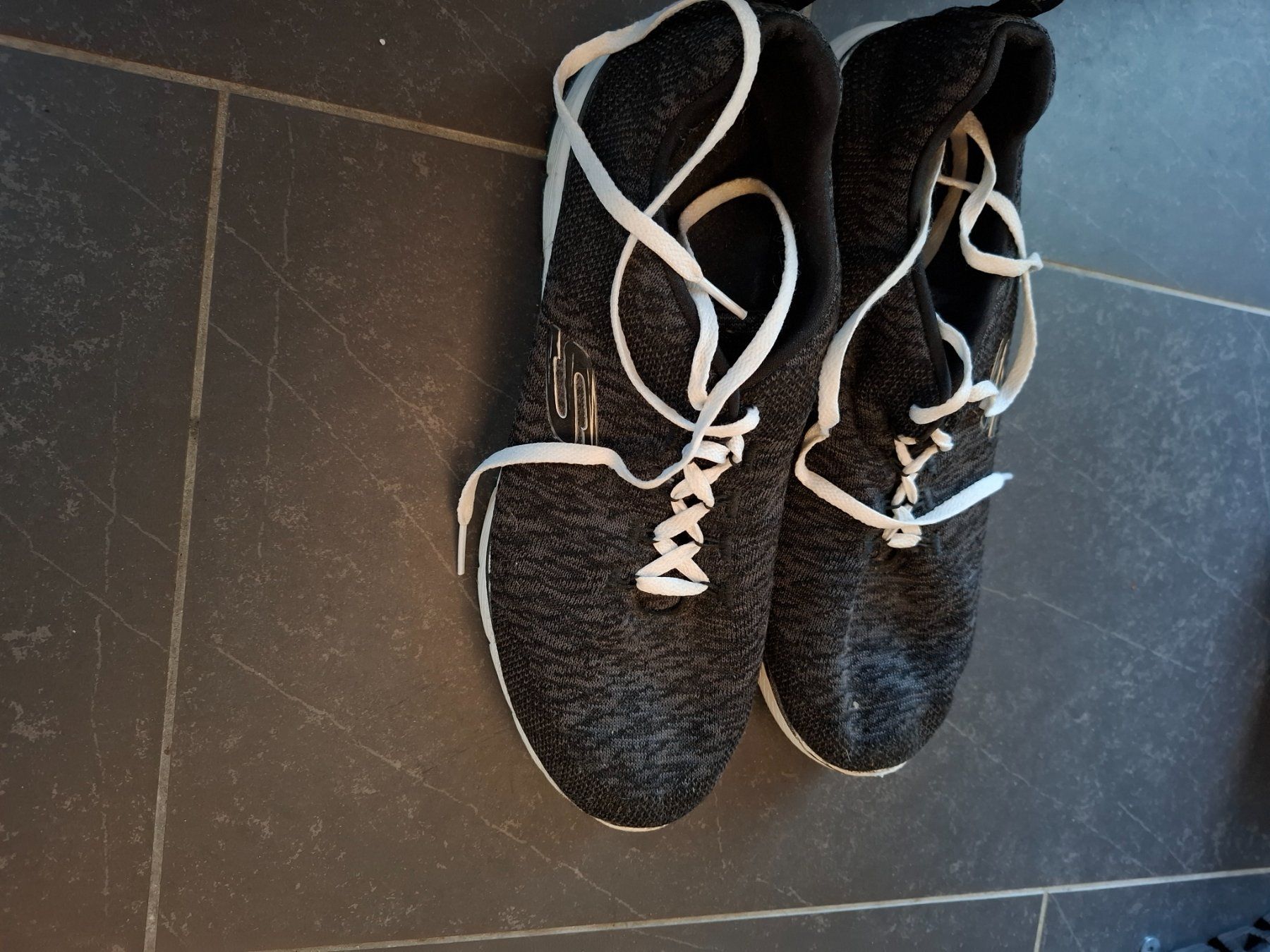 Damenschuhe: Skechers Sneaker Gr. 41 – Gebraucht aus Roggwil BE von Konda 1
