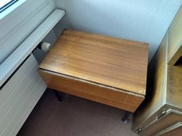 Kleine Kommode / Nachttischli aus den 70ern