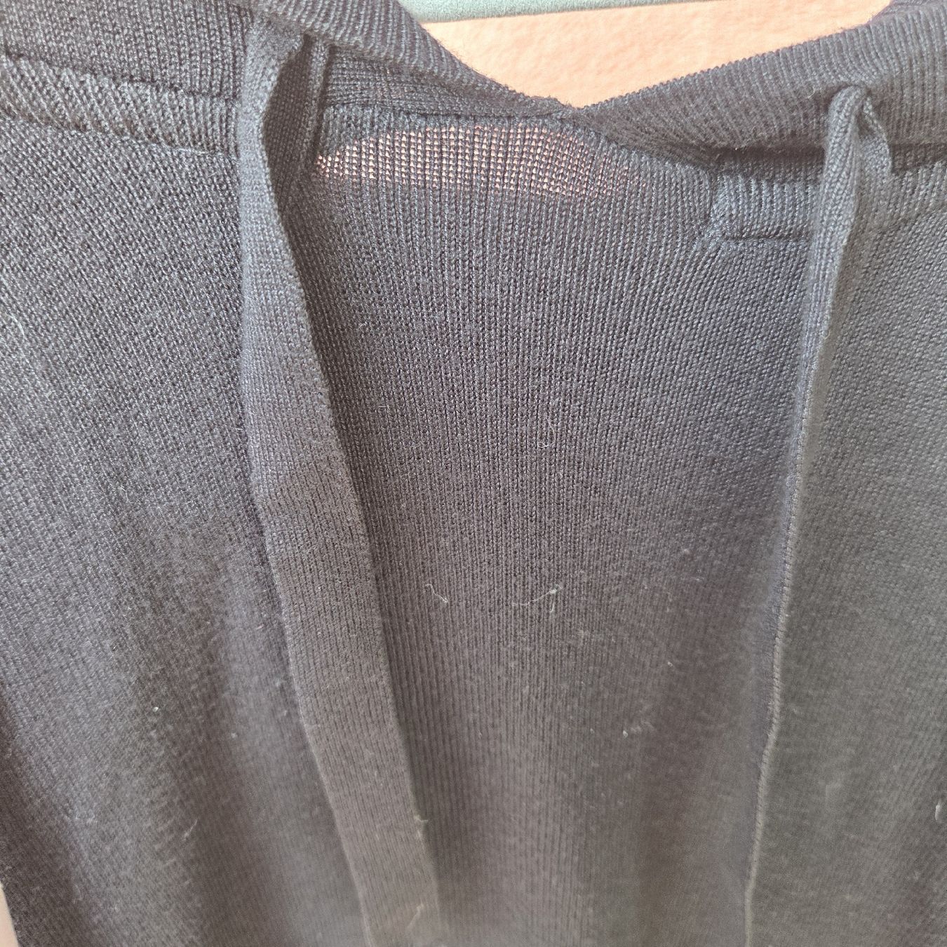 Pullover & Sweatshirts: MOHITO Schwarzer Strickhoodie Gr M  – Gebraucht aus Subingen von DENDLE20 2