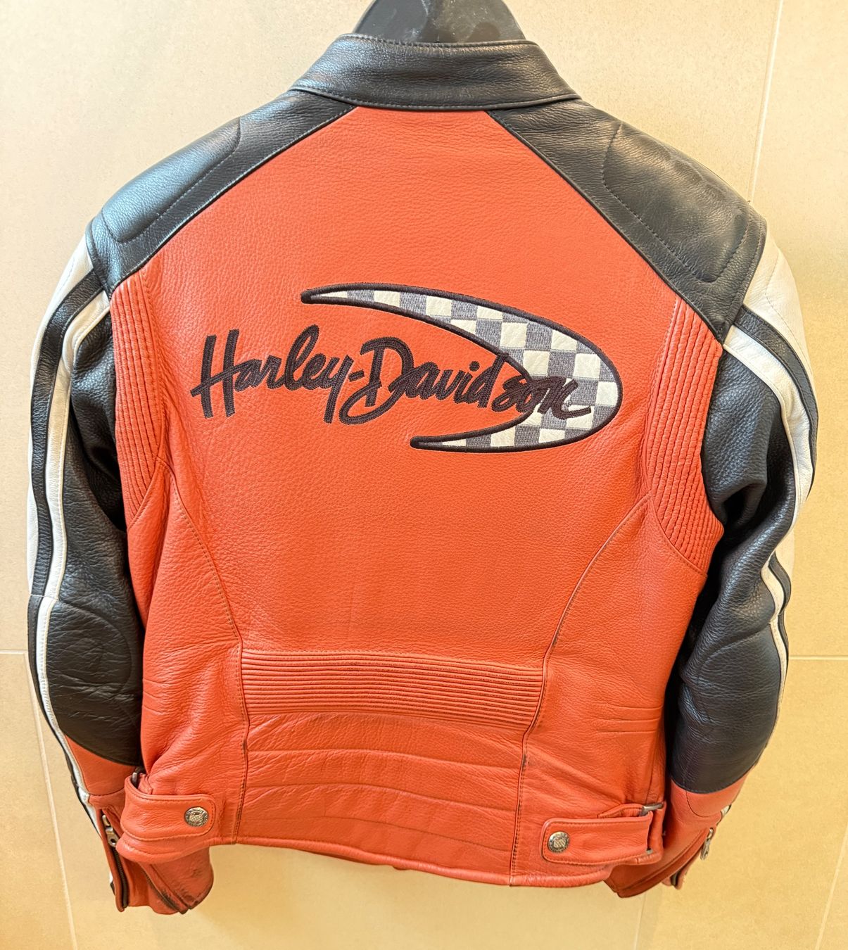 Harley-Davidson Jacken: Harley-Jacke, Damen, Grösse M – Gebraucht aus Steinhausen von Erwa1 1