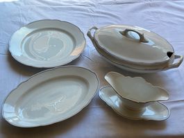Eleganter Suppenschüssel mit Saucer und 2 Teller. 🍽️