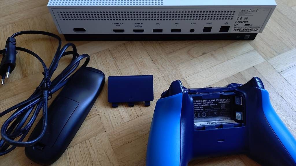 Microsoft Konsolen: Xbox One s avec film 4K manette câble télécommande – Gebraucht aus Bussigny von RicardoShop 3