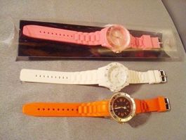 ❗Jetzt  = 7.50 Fr. !!❗3 Stück Damenarmbanduhren - Silikon