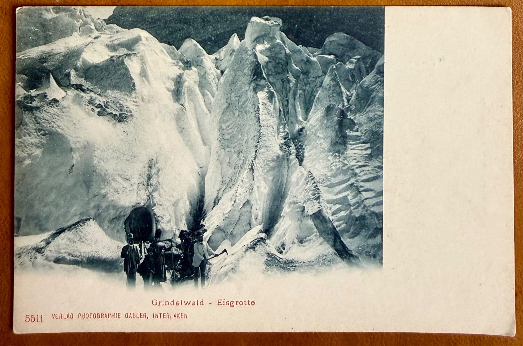 Cartoline postali: Grindelwald - Eisgrotte - Animée antik – Usato da Lutry venduto da Ediego