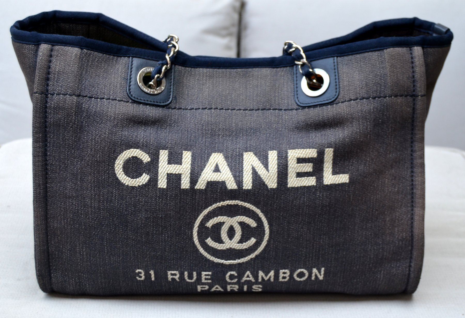 Chanel Taschen für Damen: CHANEL Deauville Tasche / sac – Gebraucht aus Collonges von Auganien 1