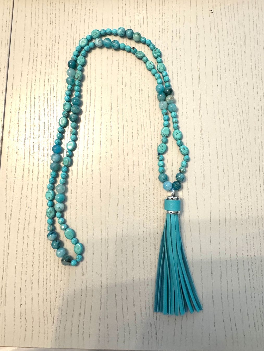 Catenine: NEU: Tuerkis-Amazonit Halskette mit Leder-Quaste - tuerkis – Nuovo e nell'imballaggio originale da Maienfeld venduto da Fashion_2009