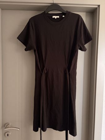 Magnifique robe Vince noire avec ceinture taille L bon état