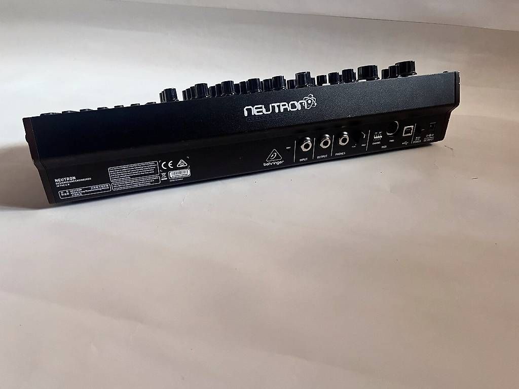 Musikinstrumente: Behringer Neutron  analoger Synthesizer – Gebraucht aus Zürich von Madshock 1