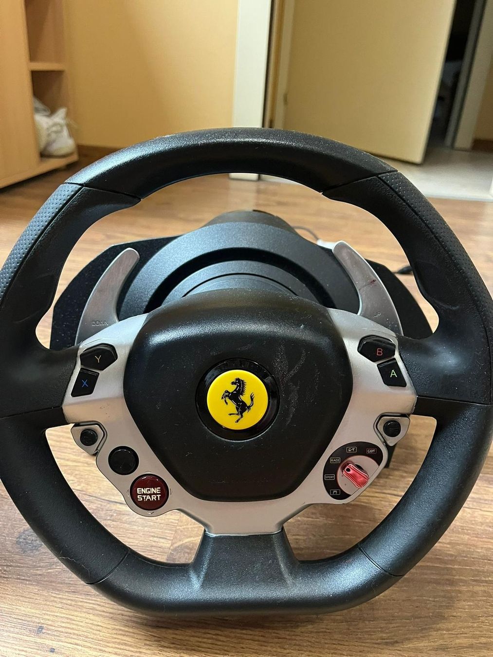 Thrustmaster Manettes: Volant Thrustmaster Ferrari – D'occasion à Chavornay par Crash37 3