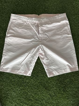 Short Lacoste rose, taille 48/M - Idéal pour l'été!