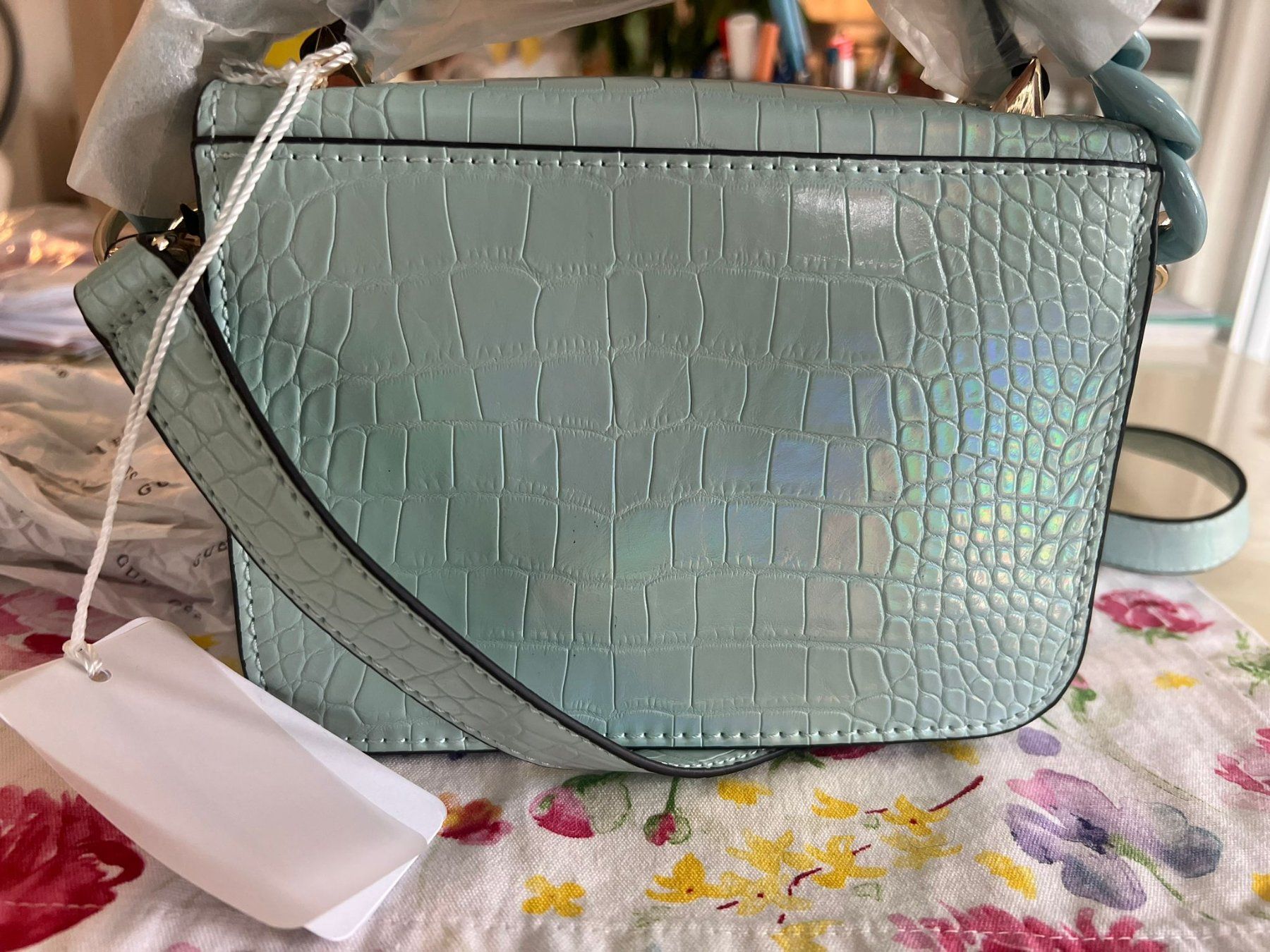 Guess Taschen für Damen: Guess mini Bag in blue Ice Neuwertig – Neu und originalverpackt aus zürich von Mielles 7