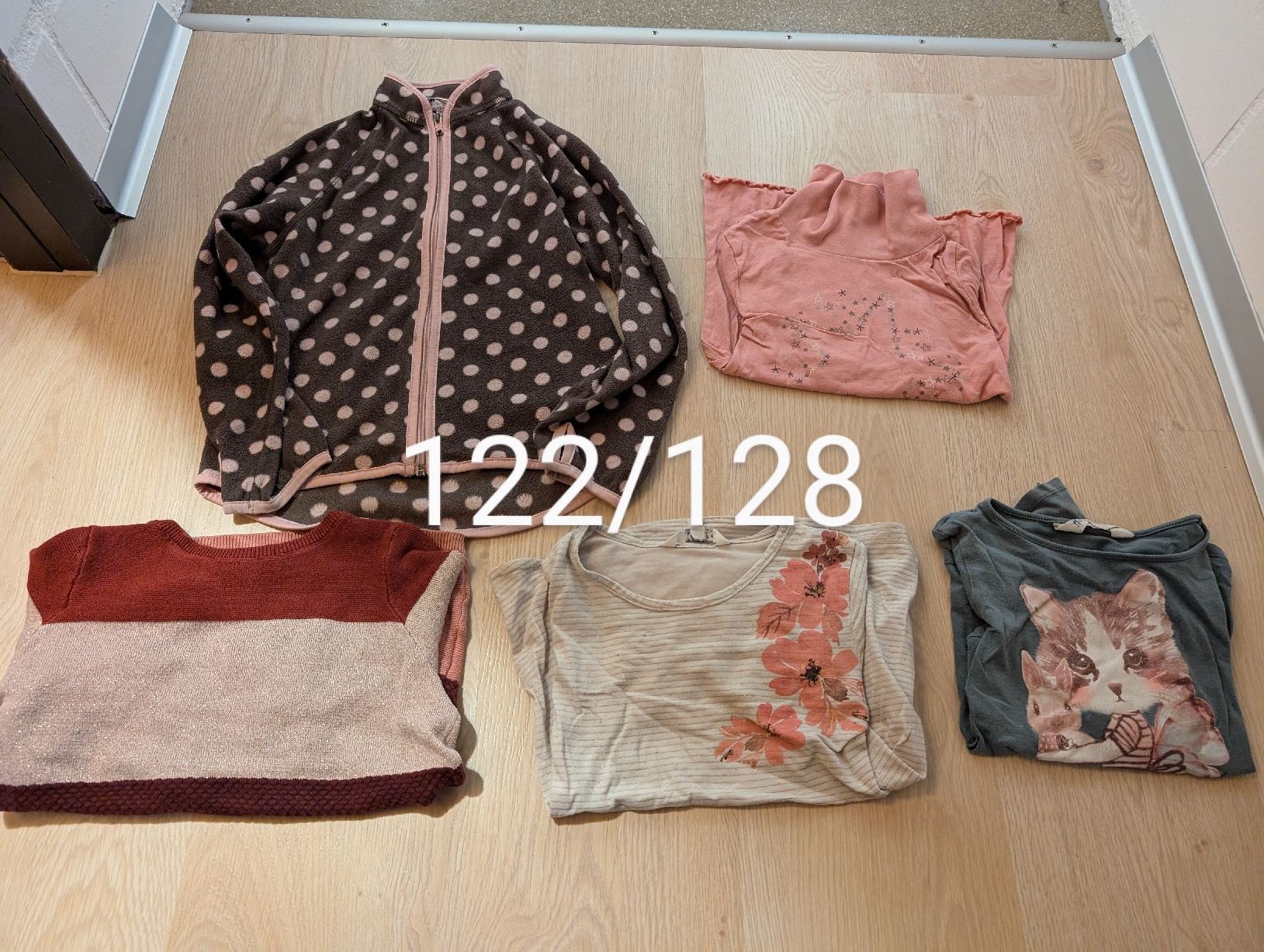 Lotti & Set di vestiti: kleiderpaket 122/128 – Usato da Nods venduto da BieneS 3