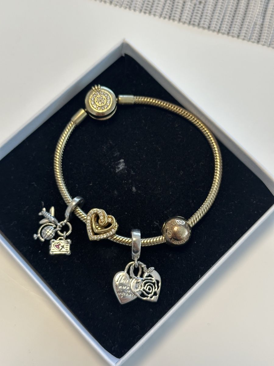 Pandora Altri gioielli: Pandora Armband mit Charms – Usato da Selzach venduto da ade_6p2c