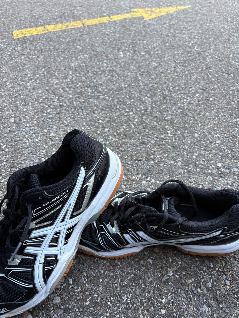 Asics Herrenschuhe: Asics Turnschuhe – Gebraucht aus Wila von are_n67h