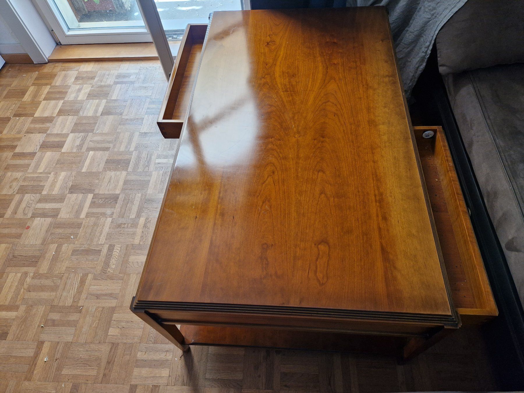 Tables: Holztisch mit Schubladen – D'occasion à Bern par DrGoalie 2