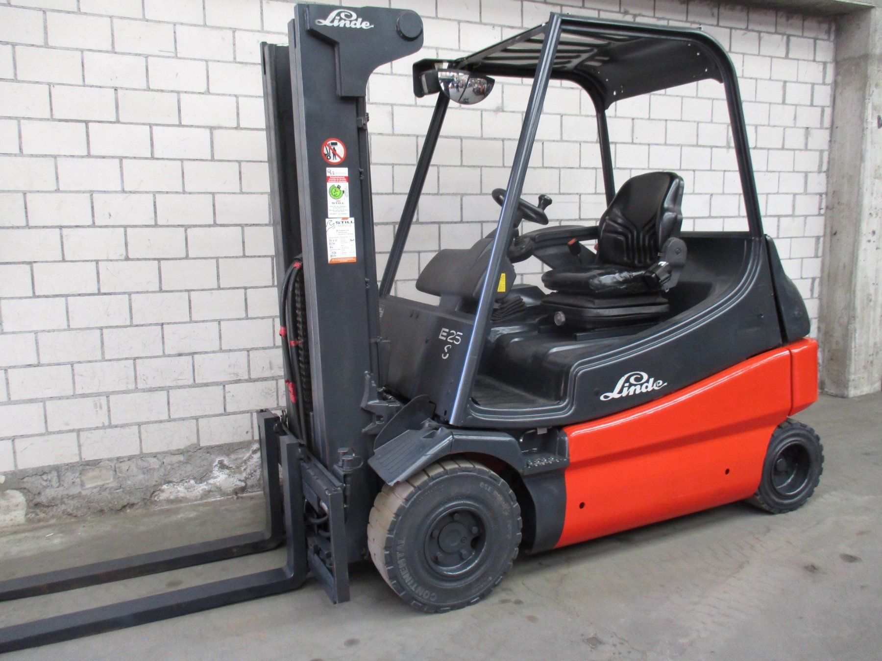 Linde Carrelli elevatori e a forche: STAPLER LINDE E25 ELEKTRO GABELSTAPLER 4,25m Hubhöhe – Usato da Seon venduto da zomahandel 1